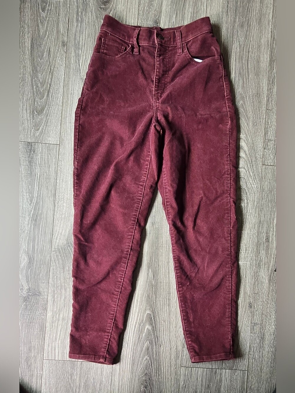 Levi’s Women’s Burgundy Corduroy Pants High Rise Straight Mom. #334